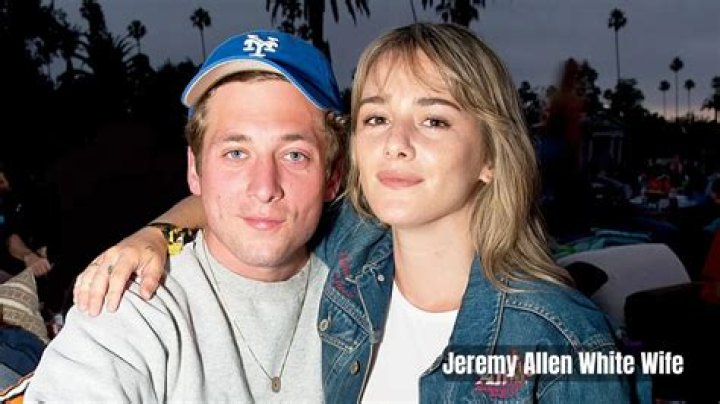 Jeremy Allen White's Girlfriend: A Deep Dive into Their Relationship