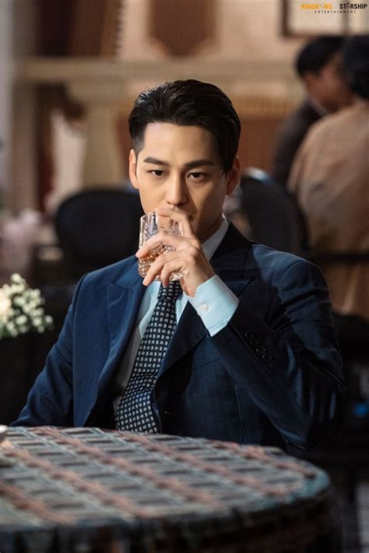 Lee Dong Wook: A Glimpse into His Life as a Father