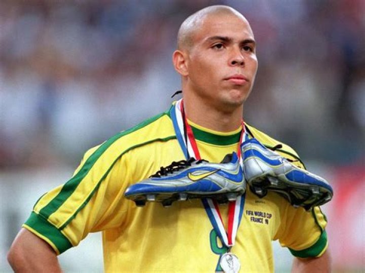Ronaldo Luis Nazário de Lima: The Phenomenon of Football